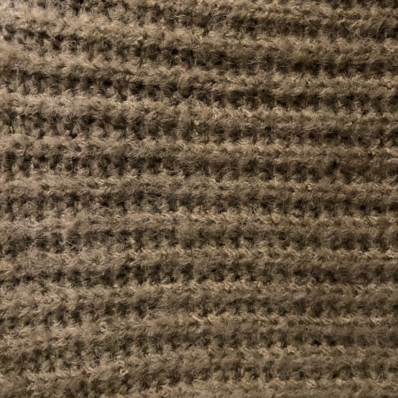 Little Mountain green short turtle neck sweater - Picture 3 of 3